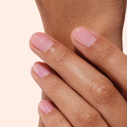 Manucurist Active Glow™ Çiyələk Qida Verən Müalicə Dırnaq Lağı