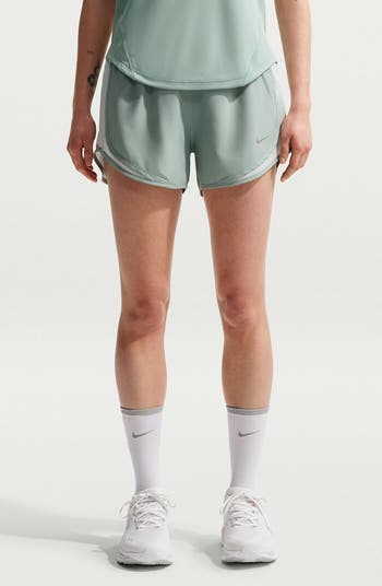 Nike Tempo Dri-FIT Orta Bel 3 İnç İdman Şortu