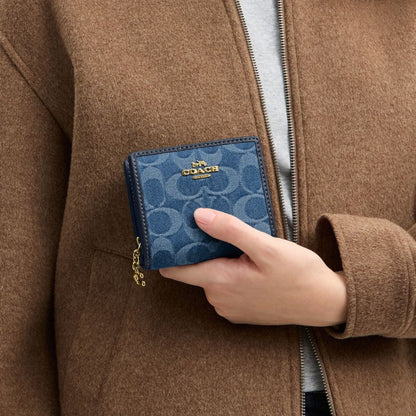 Coach Snap Cüzdan Signature Denim Kolleksiyasında