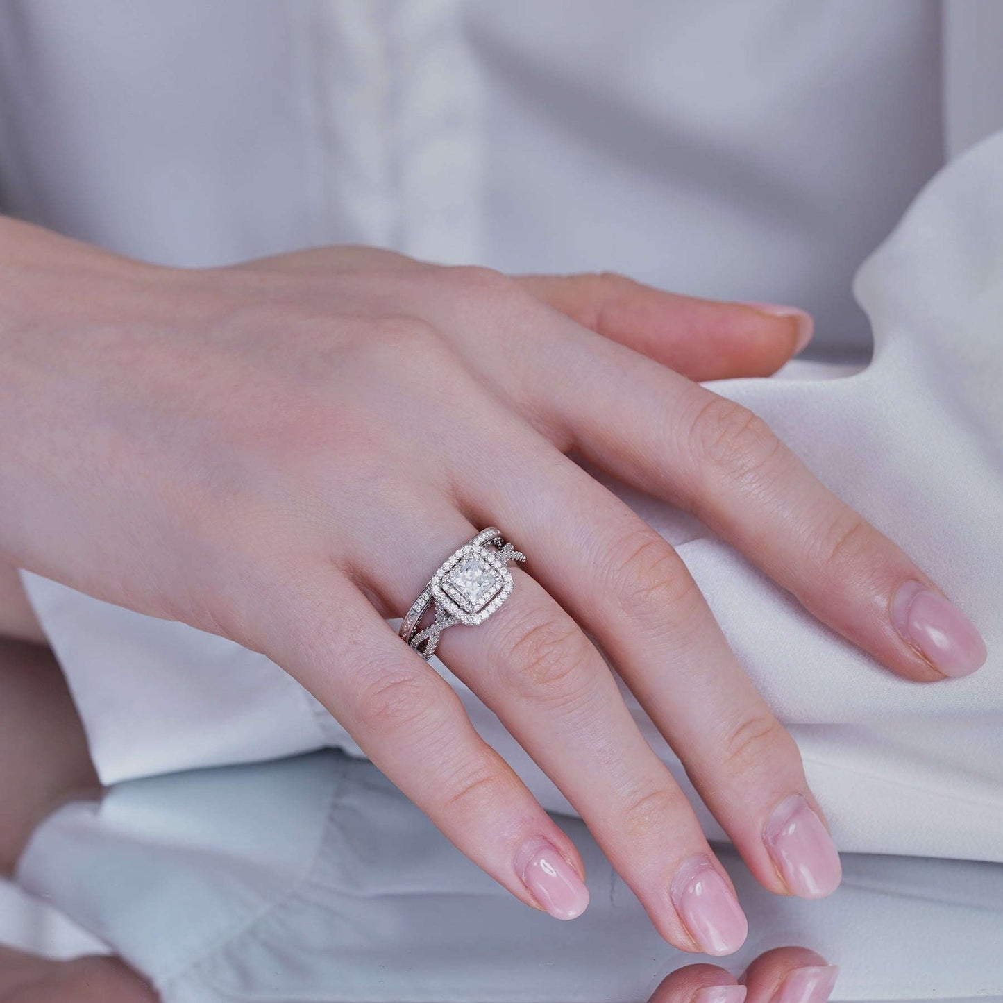 JeenMata 1.25 karat - Kvadrat Moissanit - Cüt Halo - Bükülü Band - Vintage Terinə Uyğun - Pave - Zərif Üzük Dəsti 18K Ağ Qızıl Örtülü Qadınlar Üçün YoxYox