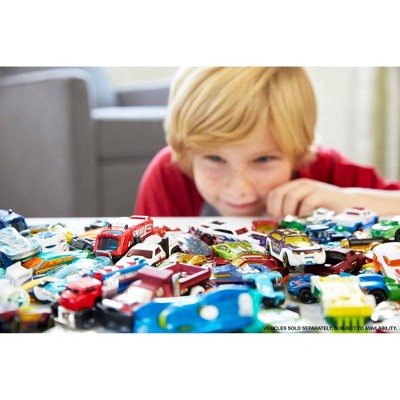 Hot Wheels Avtomobil və Yük Maşınları Dəsti 1 Eksklusiv Avtomobillə - 1:64 Miqyas - 8 Əd
