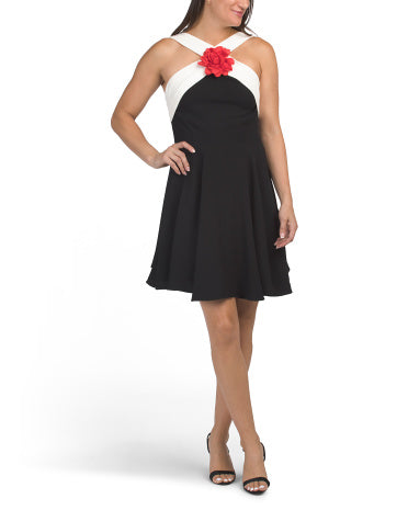 ALEXIA ADMOR Halter Boynunlu Fit and Flare Mini Geyim Rozet Aksentli