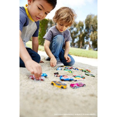 Hot Wheels Avtomobil və Yük Maşınları Dəsti 1 Eksklusiv Avtomobillə - 1:64 Miqyas - 8 Əd