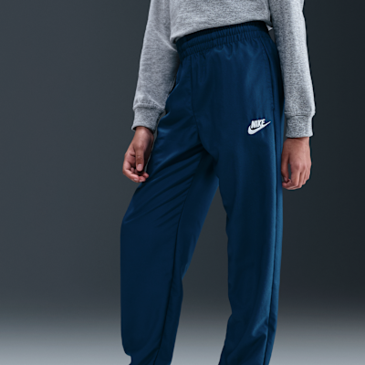 Nike Sportswear Böyük Uşaqlar Üçün Toxunmuş Treninq Dəsti