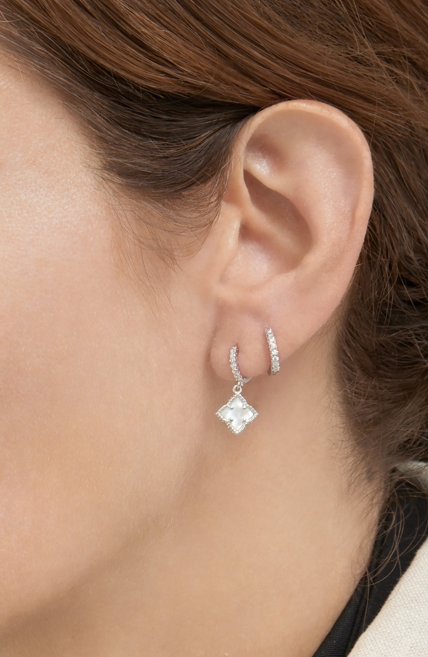 Adornia Swarovski Kristal Huggie Sedef Dörtlü Damla Küpə Dəsti