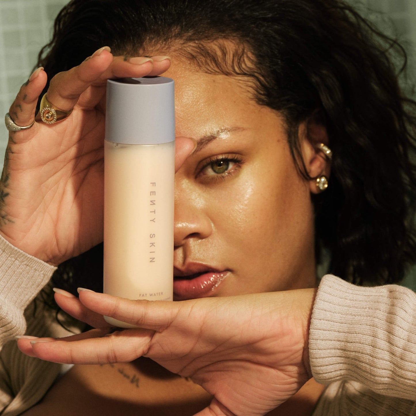 Fenty Beauty by Rihanna Fat Water Hyaluronic Acid və Tamarind ilə Nəmləndirici Süt Toneri Esensiyası