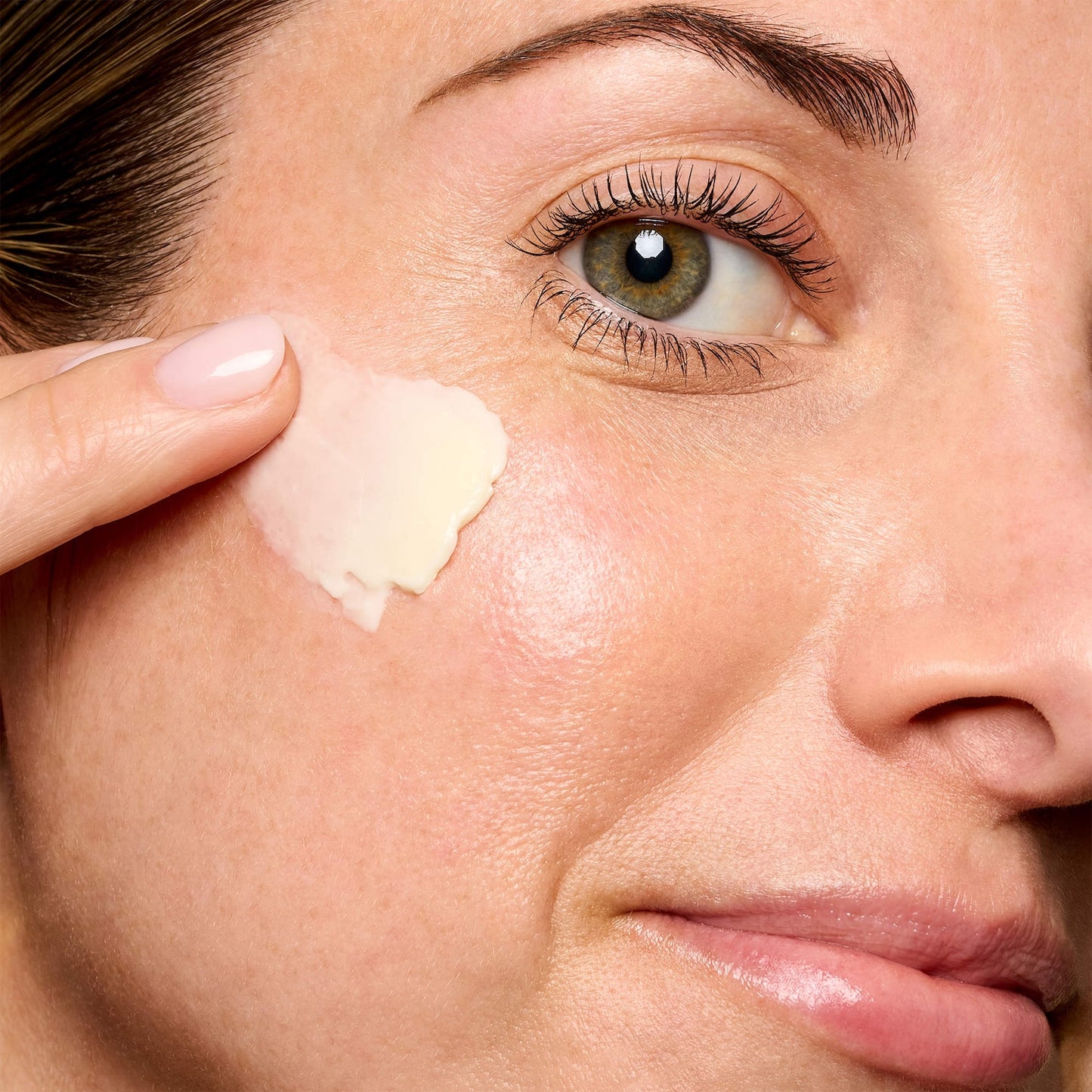 Bobbi Brown Mini Vitamin Zənginləşdirilmiş Üz Əsası Nəmləndirici və Primer C Vitamini + Hialuron Turşusu ilə