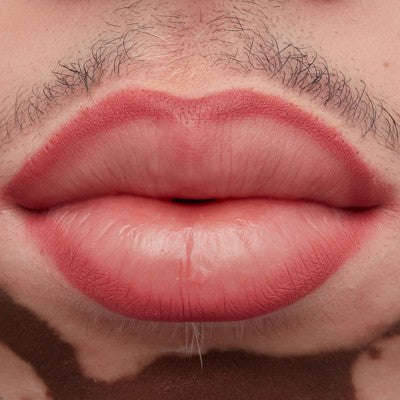 NYX Professional Makeup Suede Matte Velvet Smooth Vegan Lip Liner - Şəltən Xavyarı - 0.035oz: Mat Bitiriş, Qələm Forması, Orta Tonlar YoxYox